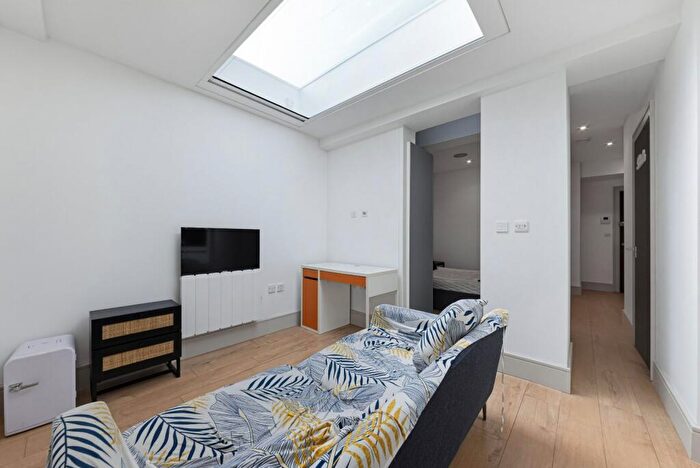 Apartment To Rent In Philpot Street, London, E1