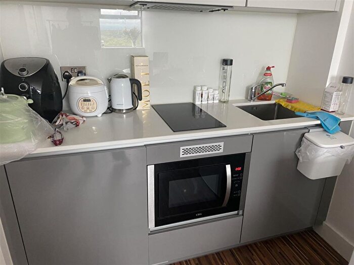 1 Bedroom Flat To Rent In Chester Road, Manchester, M16