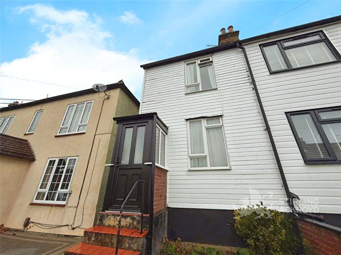 2 Bedroom Semi Detached House To Rent In Queens Road, Farnborough, GU14