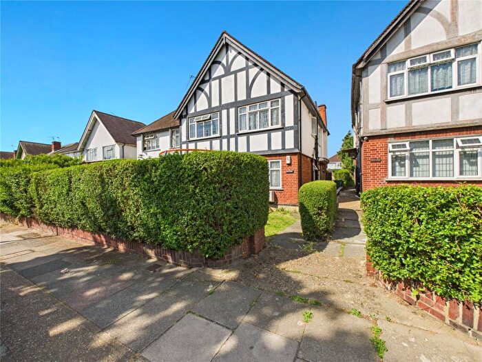 2 Bedroom Maisonette For Sale In Honeypot Lane, Stanmore, Middlesex, HA7