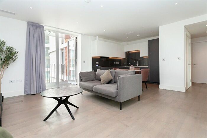 2 Bedroom Flat To Rent In Gartons Way, London, SW11