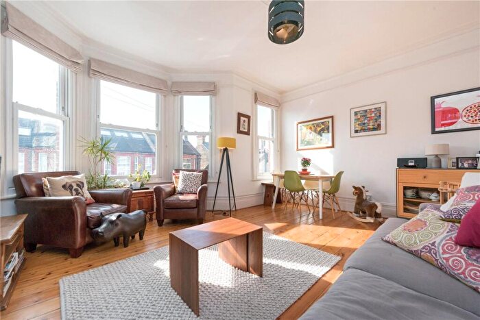 3 Bedroom Apartment To Rent In Bathurst Gardens, London, NW10