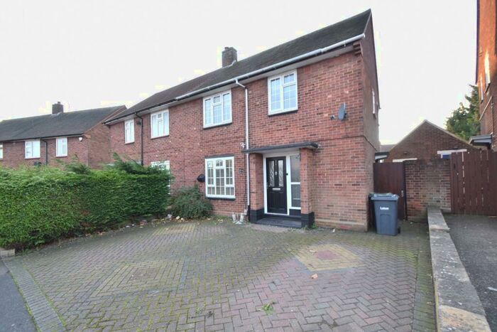 3 Bedroom Semi-Detached House To Rent In Abbots Wood Road, Luton, Bedfordshire, LU2