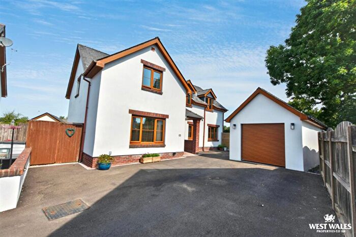 4 Bedroom Detached Bungalow For Sale In Orchard Gardens, Pembroke, SA71