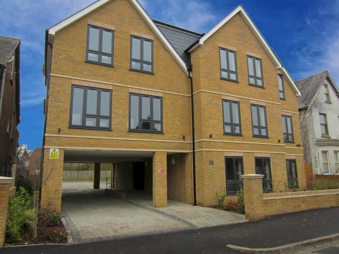 2 Bedroom Flat To Rent In Norfolk Road, Maidenhead, SL6