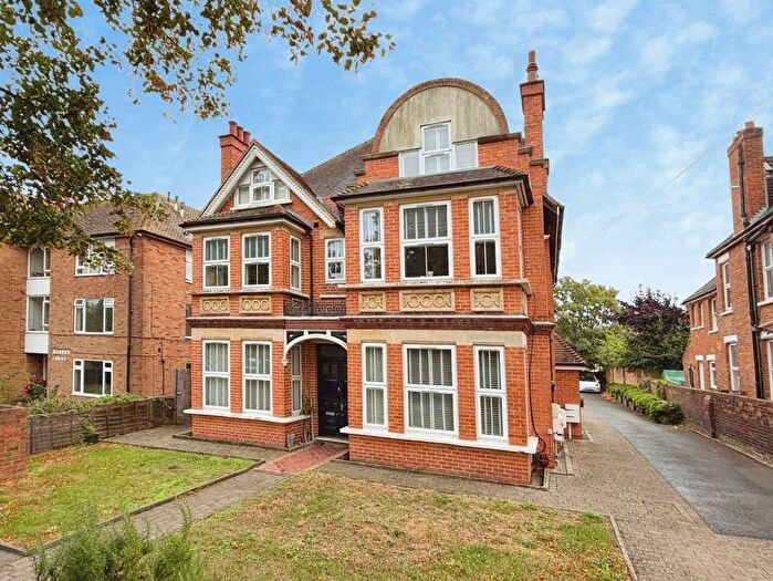 2 Bedroom Flat For Sale In Cherry Garden Avenue, Folkestone, Kent, CT19