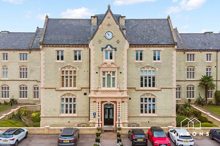 3 Bedroom Apartment To Rent In Fairfield Hall, Kingsley Avenue, SG5