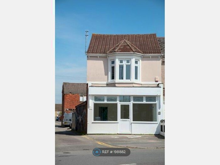 3 Bedroom Flat To Rent In Ferndale Road, Swindon, SN2