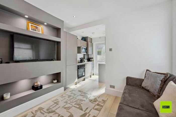 2 Bedroom Flat To Rent In Dinton Road, Colliers Wood, London, SW19