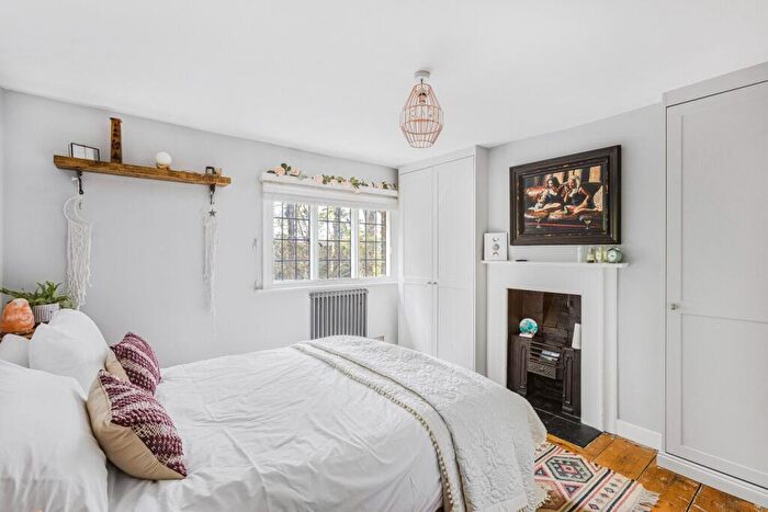 2 Bedroom Cottage To Rent In High Road, Essendon, AL9