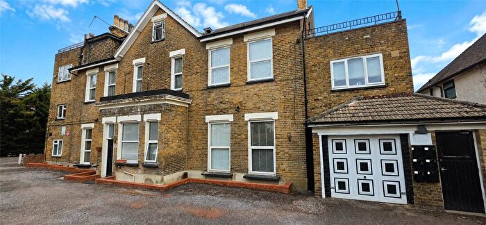 1 Bedroom Apartment For Sale In Somertrees Avenue, London, SE12