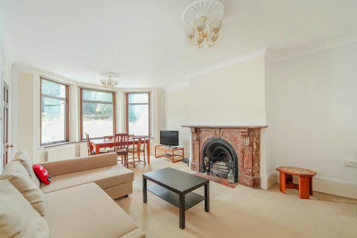 2 Bedroom Flat To Rent In Worple Road, London, SW20