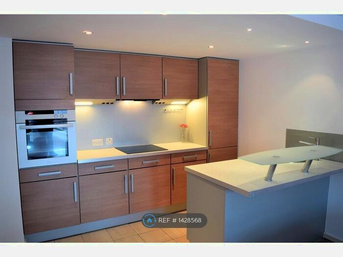 2 Bedroom Flat To Rent In East Street, Leeds, LS9