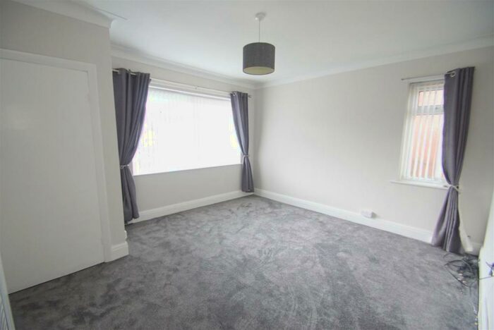 2 Bedroom Bungalow To Rent In Pinfold Mount, Leeds, LS15