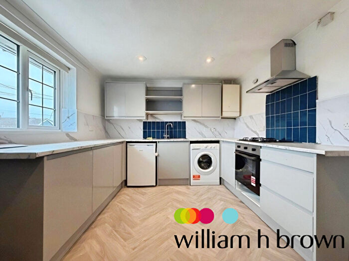 3 Bedroom Apartment To Rent In Malting Green Road, Colchester, CO2