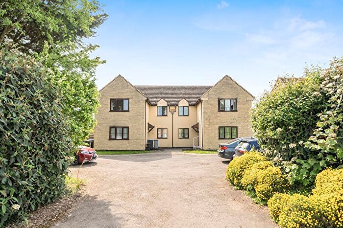 3 Bedroom Maisonette For Sale In Carterton, Oxfordshire, OX18