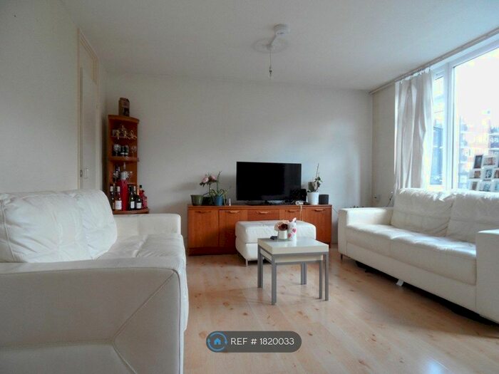 3 Bedroom Maisonette To Rent In Lockwood Square, London, SE16