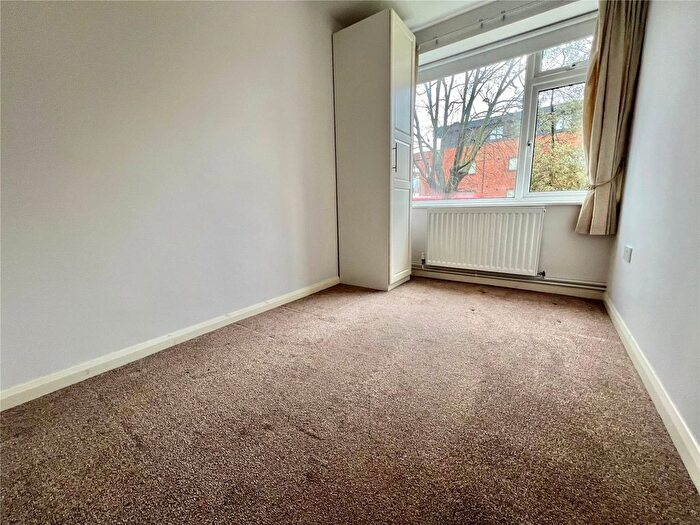 2 Bedroom Flat To Rent In Brownlow Road, London, N11