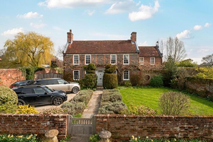 5 Bedroom Detached House To Rent In Philpot Lane, Chobham, GU24