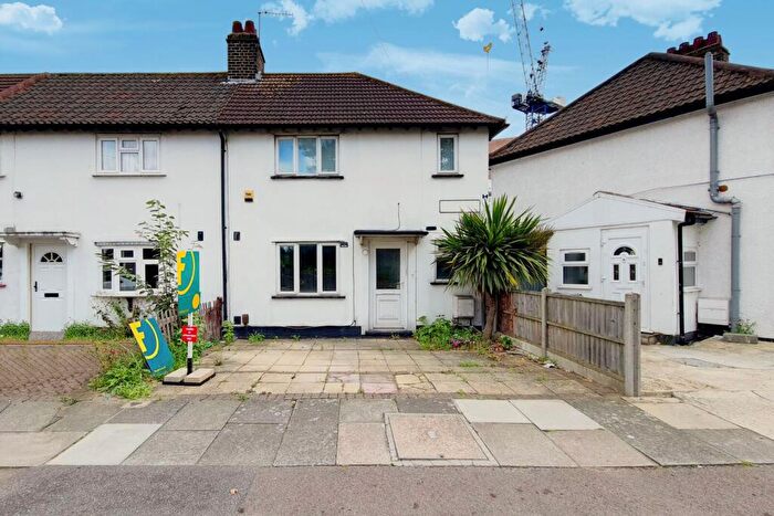 2 Bedroom End Of Terrace House To Rent In Merton Road, Barking, Barking, IG11