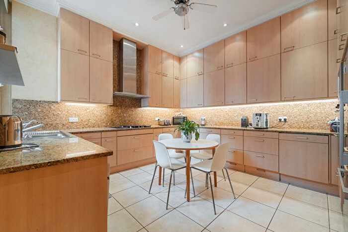 5 Bedroom Flat For Sale In North Gate, London, NW8