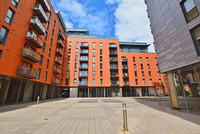 2 Bedroom Flat To Rent In Railway Terrace, Slough, SL2