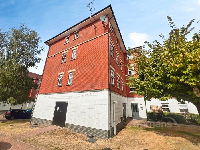 2 Bedroom Apartment For Sale In Bell Chase, Aldershot, Hampshire, GU11