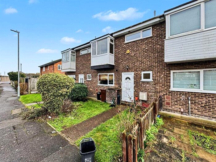 3 Bedroom Terraced House For Sale In Harvest Road, Canvey Island, SS8