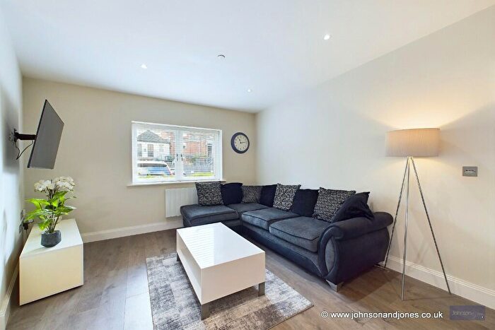 1 Bedroom Flat For Sale In Mead Court, Chertsey, Surrey, KT16