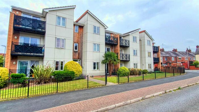 1 Bedroom Flat To Rent In Kentmere House, Archdale Close, Chesterfield, Derbyshire, S40