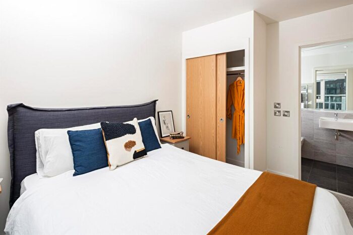 2 Bedroom Apartment To Rent In Slate Yard - Bed, M3