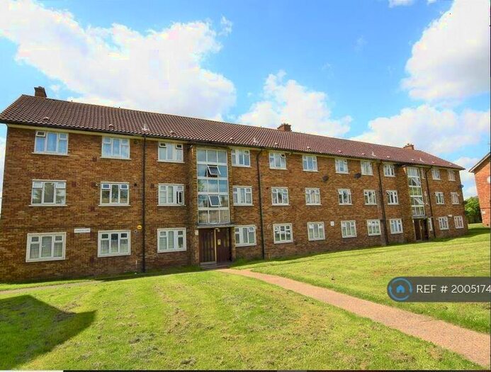 2 Bedroom Flat To Rent In Longhayes Court, Romford, RM6