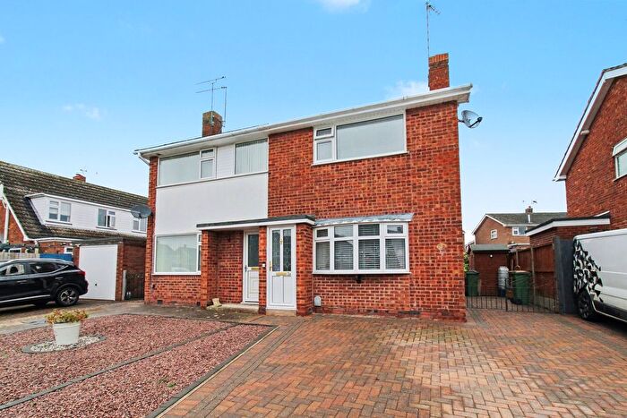 3 Bedroom Semi-Detached House For Sale In Herbert Close, Whetstone, Leicester, LE8