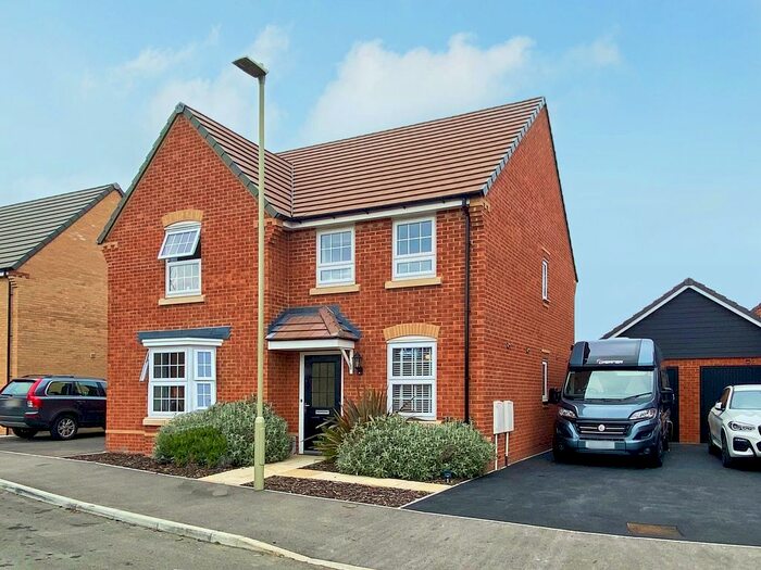 4 Bedroom Detached House To Rent In Hewett Lane, Hook, RG27