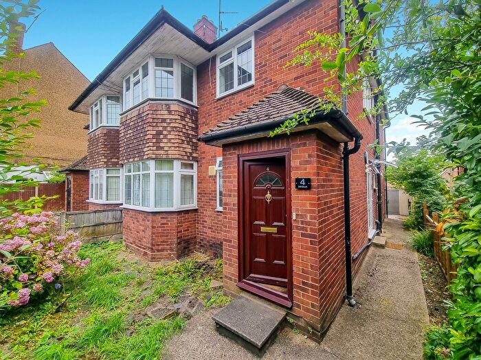 2 Bedroom Maisonette To Rent In Holders Hill Road, Mill Hill, NW7