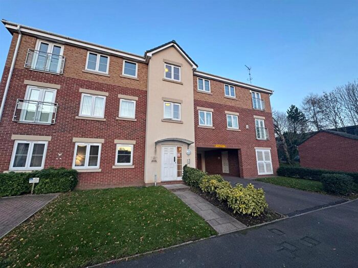 2 Bedroom Flat To Rent In Golden Orchard, Halesowen, West Midlands, B62