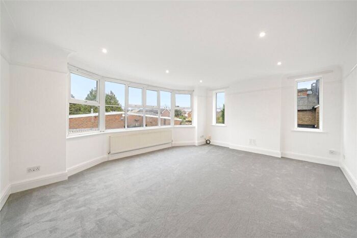 2 Bedroom Maisonette To Rent In Anyards Road, Cobham, Surrey, KT11
