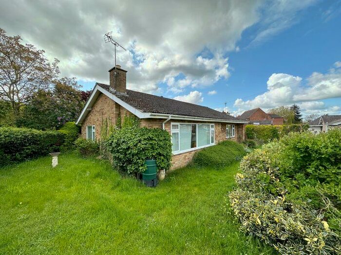 2 Bedroom Detached Bungalow For Sale In The Paddock, Barkston, NG32