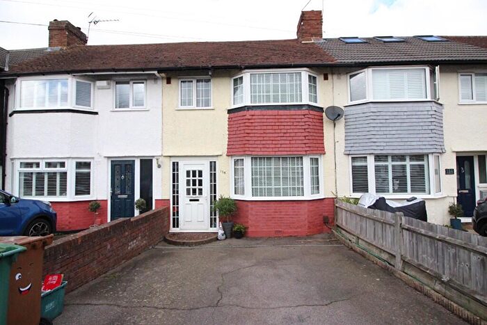 3 Bedroom Terraced House For Sale In Buckland Way, Worcester Park, KT4