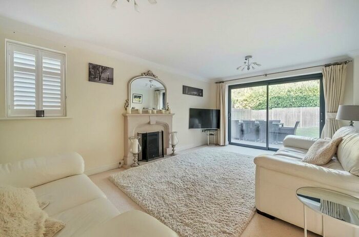 5 Bedroom Detached House For Sale In Harpswood Close, Coulsdon, CR5