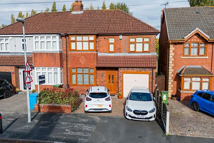 4 Bedroom Semi-detached House For Sale In Heath Road, Widnes, WA8