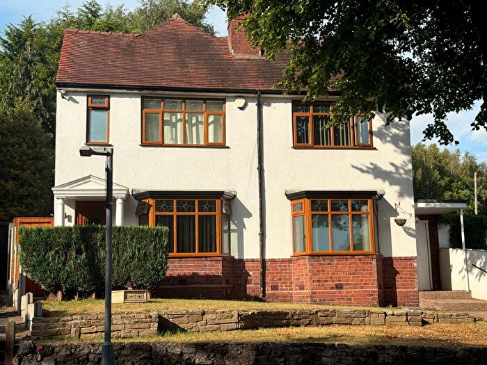 4 Bedroom Detached House For Sale In Delph Road, Brierley Hill, West Midlands, DY5