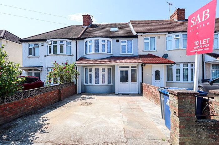 4 Bedroom Terraced House To Rent In Westbury Avenue, Southall, UB1