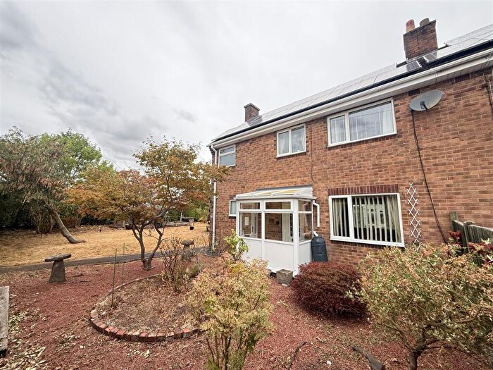 3 Bedroom Semi-Detached House For Sale In Cedar Grove, Linton, Swadlincote, DE12
