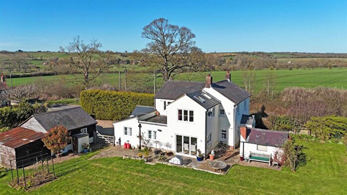 4 Bedroom Detached House For Sale In Cuddington, Buckinghamshire, HP18