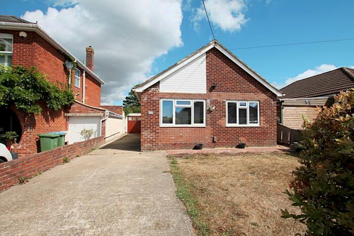 3 Bedroom Detached Bungalow To Rent In Coates Road, Southampton, SO19