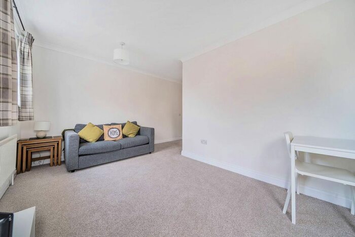 2 Bedroom Flat To Rent In Kennings Way, Kennington, London, SE11