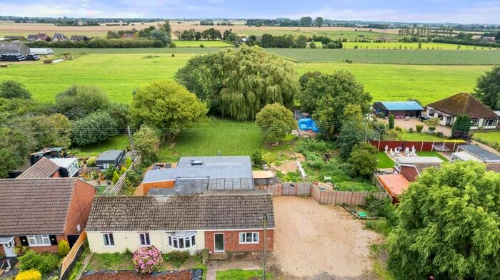 5 Bedroom Detached Bungalow For Sale In Cranesgate South, Whaplode St Catherine, Spalding, Lincs, PE12