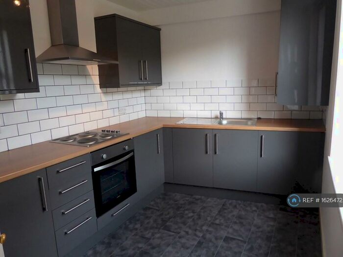3 Bedroom Flat To Rent In Leeds Road, Idle, Bradford, BD10