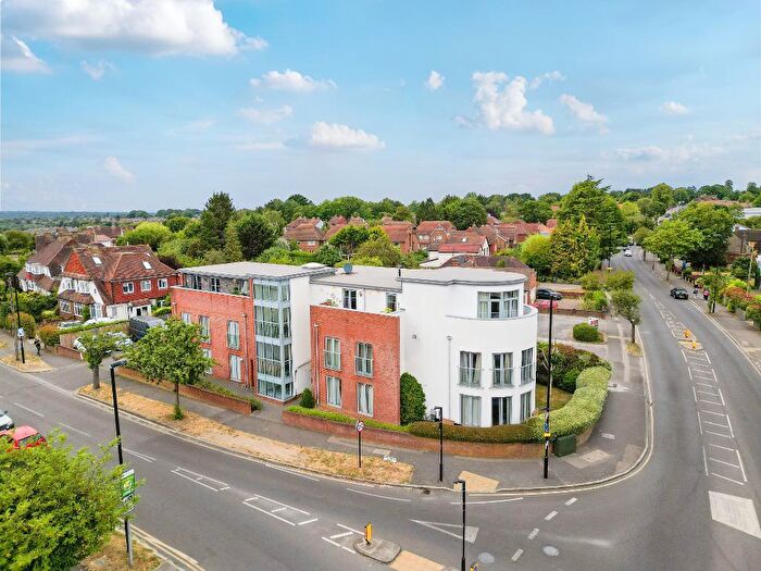 2 Bedroom Flat For Sale In Mitchley Hill, Sanderstead, CR2